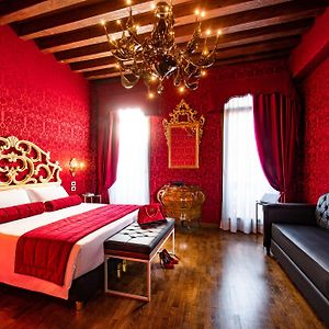 Deluxe Double or Twin Room Canal View
